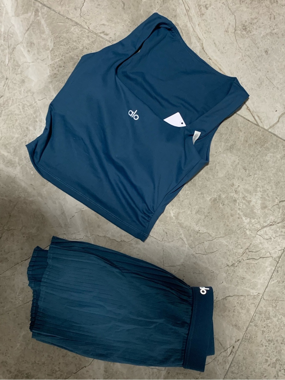 ALO Yoga Deep Teal Crop Tank and Pleated Skort Set - Picture 3 of 5